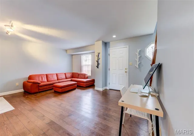Photo 3 of Sale Pending at 3166 Carrsville Ct, Saint Louis, MO 63139 | MLS# MIS26048848 | Listing updated on 2026-08-20