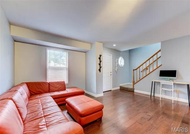 Photo 4 of Sale Pending at 3166 Carrsville Ct, Saint Louis, MO 63139 | MLS# MIS26048848 | Listing updated on 2026-08-20