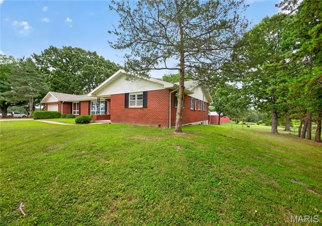 Photo 4 of Single family home for sale at 21994 Spruce Rd, Waynesville, MO 65583 | MLS# MIS26048849 | Listing updated on 2026-10-08