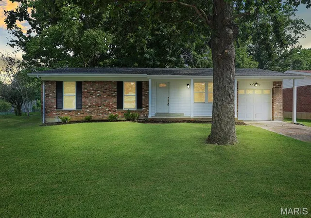 Photo 1 of Single family home for sale at 3855 Belcroft Dr, Florissant, MO 63034 | MLS# MIS26048850 | Listing updated on 2026-08-27