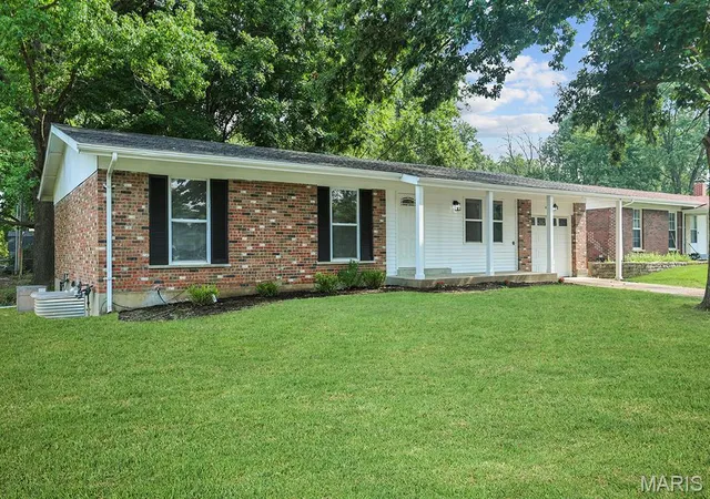 Photo 3 of Single family home for sale at 3855 Belcroft Dr, Florissant, MO 63034 | MLS# MIS26048850 | Listing updated on 2026-08-27