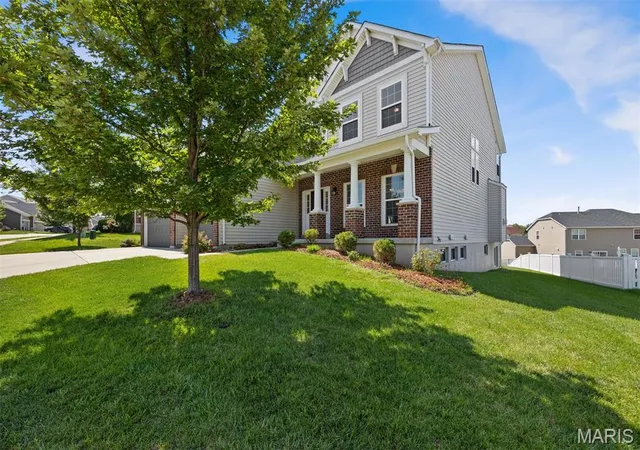Photo 3 of Single family home for sale at 1633 Willowbrooke Manors Court, Saint Louis, MO 63146 | MLS# MIS26048855 | Listing updated on 2026-09-17