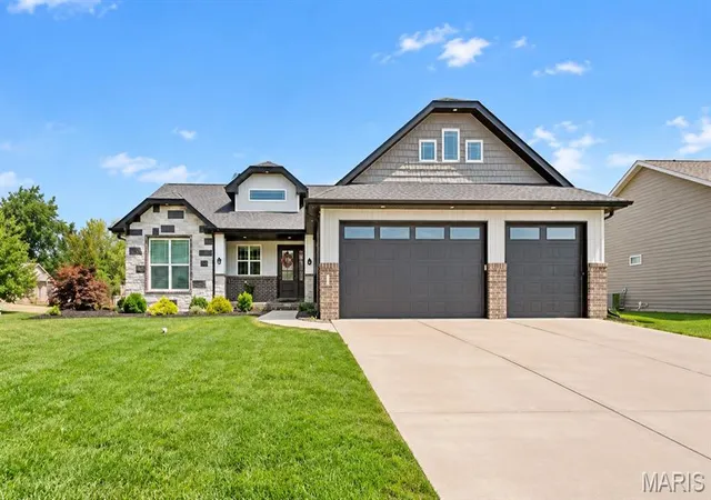 Photo 1 of Single family home for sale at 31 Ellington Dr, Troy, IL 62294 | MLS# MIS26048857 | Listing updated on 2026-10-06