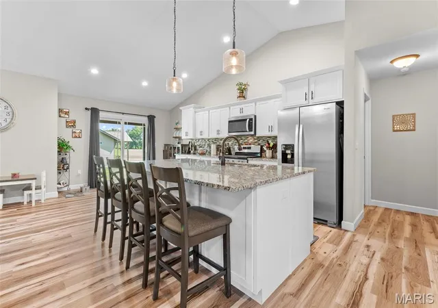 Photo 4 of Single family home for sale at 31 Ellington Dr, Troy, IL 62294 | MLS# MIS26048857 | Listing updated on 2026-10-06