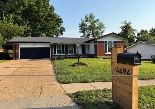 Photo 2 of Sale Pending at 4494 Papal Dr, Florissant, MO 63033 | MLS# MIS26048872 | Listing updated on 2026-08-24
