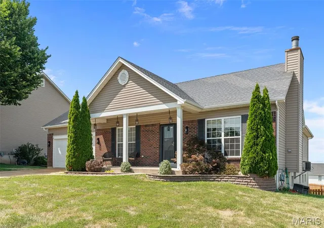 Photo 2 of Sale Pending at 415 Spirit Dr, Lake Saint Louis, MO 63367 | MLS# MIS26048881 | Listing updated on 2026-08-24