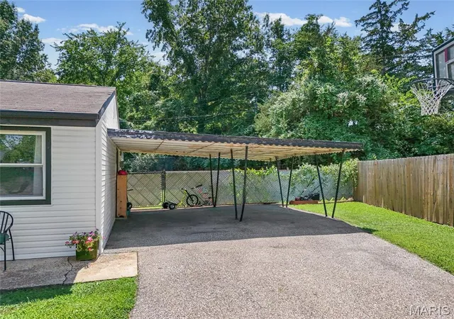 Photo 2 of Sale Pending at 216 Drewel Ct, Eureka, MO 63025 | MLS# MIS26048883 | Listing updated on 2026-09-20