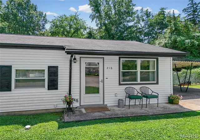 Photo 3 of Sale Pending at 216 Drewel Ct, Eureka, MO 63025 | MLS# MIS26048883 | Listing updated on 2026-09-20