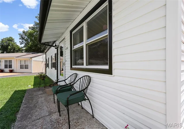 Photo 3 of Sale Pending at 216 Drewel Ct, Eureka, MO 63025 | MLS# MIS26048883 | Listing updated on 2026-09-20