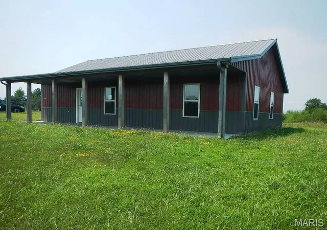 Photo 1 of Single family home for sale at 33642 Hwy 154, Stoutsville, MO 65283 | MLS# MIS26048894 | Listing updated on 2026-07-30