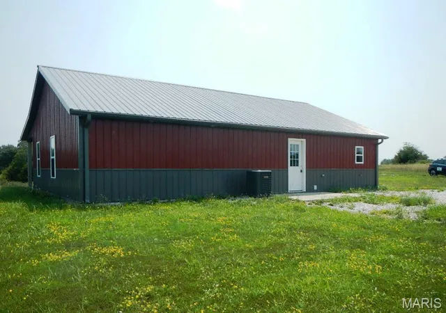 Photo 5 of Single family home for sale at 33642 Hwy 154, Stoutsville, MO 65283 | MLS# MIS26048894 | Listing updated on 2026-07-30
