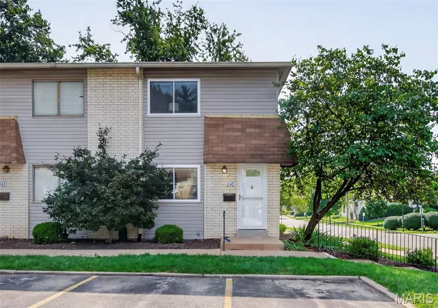Condo for sale at 843 Portsdown Rd, Ballwin, MO 63011 | MLS# MIS26048898
