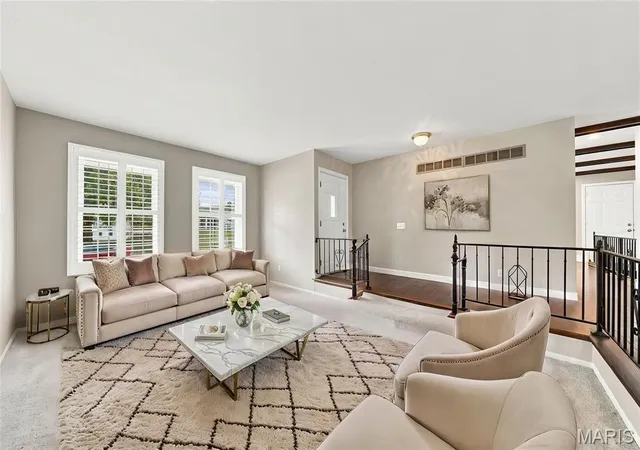 Photo 3 of Single family home for sale at 1230 Luray Dr, Chesterfield, MO 63017 | MLS# MIS26048910 | Listing updated on 2026-10-05
