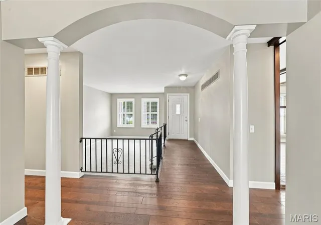 Photo 4 of Single family home for sale at 1230 Luray Dr, Chesterfield, MO 63017 | MLS# MIS26048910 | Listing updated on 2026-10-06