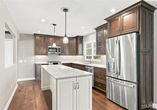 Photo 3 of Single family home for sale at 1230 Luray Dr, Chesterfield, MO 63017 | MLS# MIS26048910 | Listing updated on 2026-10-29