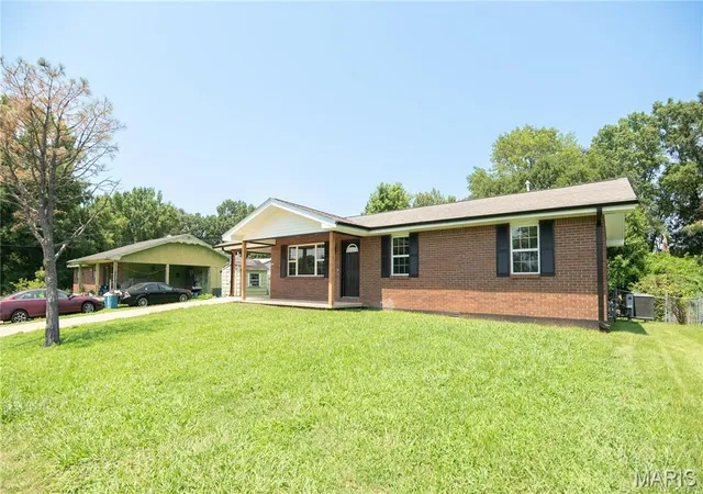 2nd image of 2031 Hillsdale Dr, Poplar Bluff, MO 63901 | MLS# MIS26048911