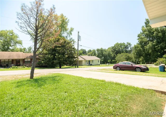 27th image of 2031 Hillsdale Dr, Poplar Bluff, MO 63901 | MLS# MIS26048911
