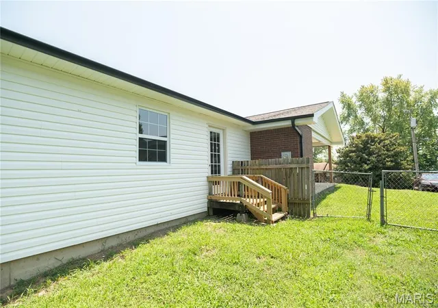 Photo 3 of Single family home for sale at 2031 Hillsdale Dr, Poplar Bluff, MO 63901 | MLS# MIS26048911 | Listing updated on 2026-09-02