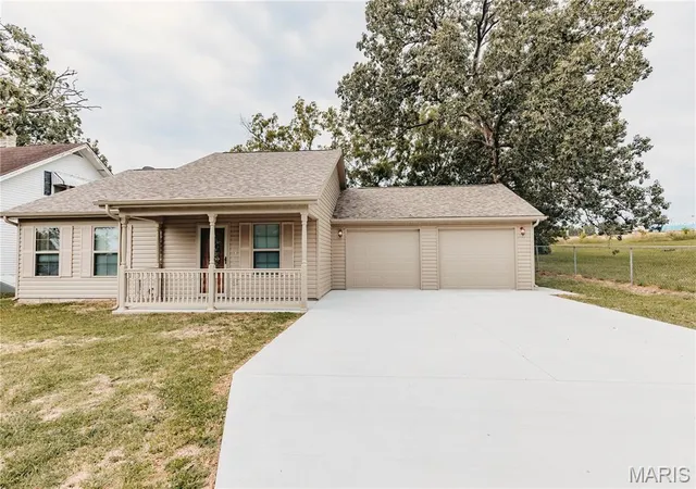 Photo 1 of Sale Pending at 505 W 2nd St, Dixon, MO 65459 | MLS# MIS26048922 | Listing updated on 2026-09-18