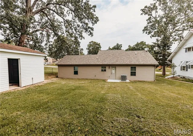 Photo 2 of Sale Pending at 505 W 2nd St, Dixon, MO 65459 | MLS# MIS26048922 | Listing updated on 2026-09-18