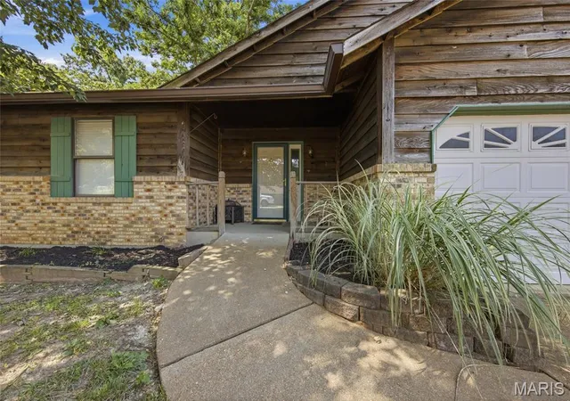 Photo 3 of Single family home for sale at 2553 Tricia Ln, High Ridge, MO 63049 | MLS# MIS26048926 | Listing updated on 2026-09-29