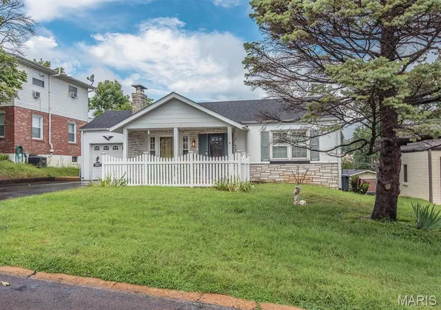 Photo 3 of Sale Pending at 9211 Alpine Dr, Saint Louis, MO 63123 | MLS# MIS26048930 | Listing updated on 2026-09-04