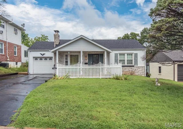 Photo 3 of Sale Pending at 9211 Alpine Dr, Saint Louis, MO 63123 | MLS# MIS26048930 | Listing updated on 2026-09-04