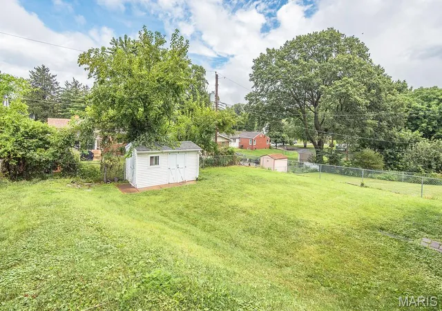 Photo 4 of Sale Pending at 9211 Alpine Dr, Saint Louis, MO 63123 | MLS# MIS26048930 | Listing updated on 2026-09-04