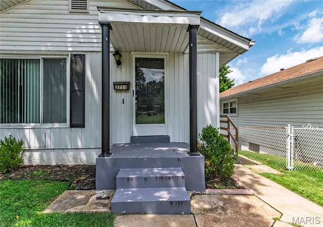 Photo 3 of Single family home for sale at 3711 Wabash Ave, Saint Louis, MO 63109 | MLS# MIS26048936 | Listing updated on 2026-08-24