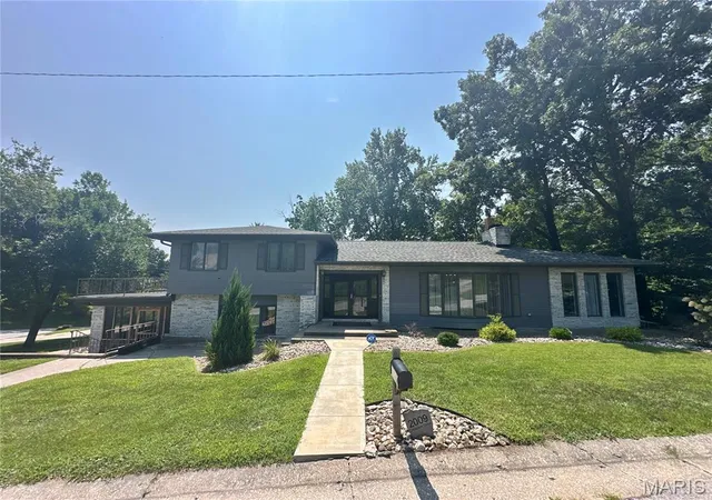 1st image of 2009 Crescent Dr, Hannibal, MO 63401 | MLS# MIS26048937