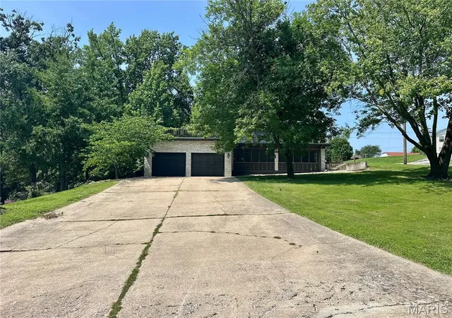 3rd image of 2009 Crescent Dr, Hannibal, MO 63401 | MLS# MIS26048937