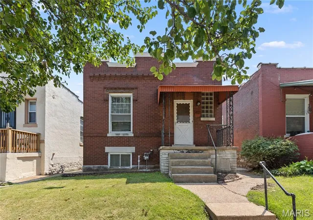 Photo 1 of Sale Pending at 4922 Eichelberger St, Saint Louis, MO 63109 | MLS# MIS26048938 | Listing updated on 2026-09-02