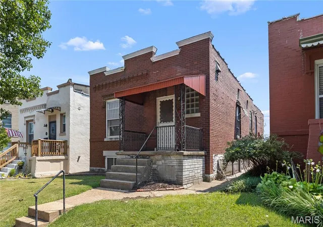 Photo 2 of Sale Pending at 4922 Eichelberger St, Saint Louis, MO 63109 | MLS# MIS26048938 | Listing updated on 2026-09-02