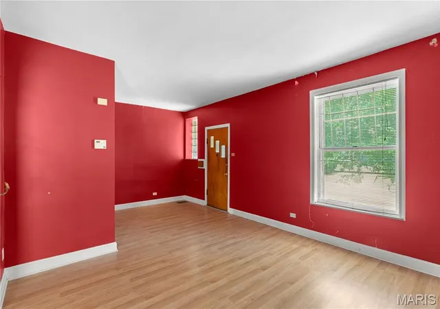 Photo 3 of Sale Pending at 4922 Eichelberger St, Saint Louis, MO 63109 | MLS# MIS26048938 | Listing updated on 2026-09-02