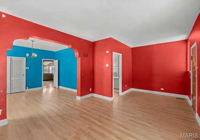 Photo 3 of Sale Pending at 4922 Eichelberger St, Saint Louis, MO 63109 | MLS# MIS26048938 | Listing updated on 2026-09-02