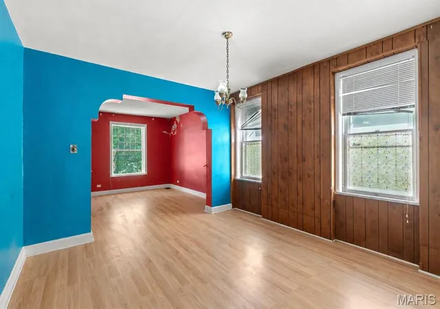 Photo 4 of Sale Pending at 4922 Eichelberger St, Saint Louis, MO 63109 | MLS# MIS26048938 | Listing updated on 2026-09-02
