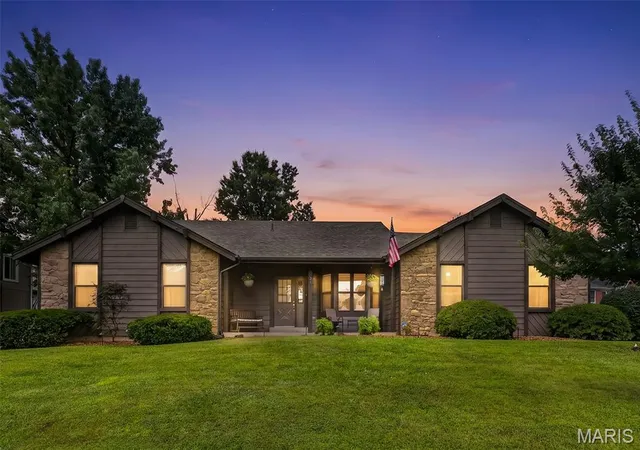Photo 1 of Single family home for sale at 21 Dijon Ct, Lake Saint Louis, MO 63367 | MLS# MIS26048944 | Listing updated on 2026-09-14