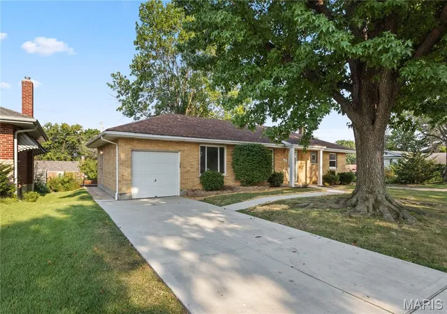 Photo 2 of Sale Pending at 9228 Kenstan Ct, Saint Louis, MO 63123 | MLS# MIS26048956 | Listing updated on 2026-08-11