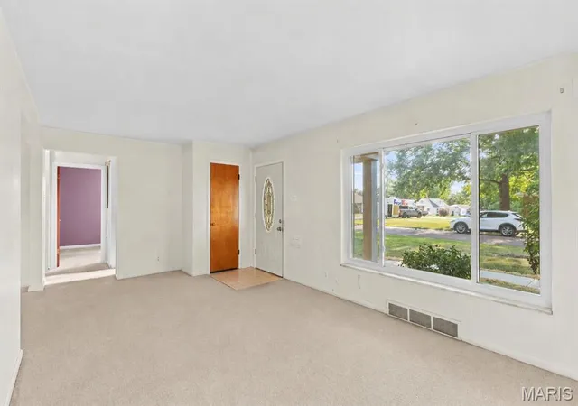 Photo 3 of Sale Pending at 9228 Kenstan Ct, Saint Louis, MO 63123 | MLS# MIS26048956 | Listing updated on 2026-08-11
