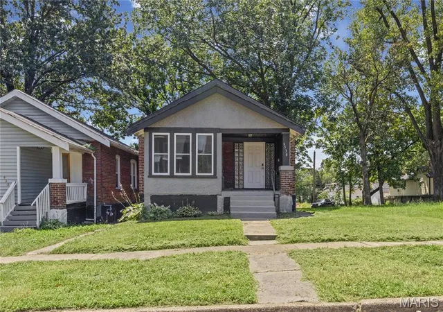 Photo 2 of Single family home for sale at 6538 Julian Ave, Saint Louis, MO 63133 | MLS# MIS26048960 | Listing updated on 2026-09-30