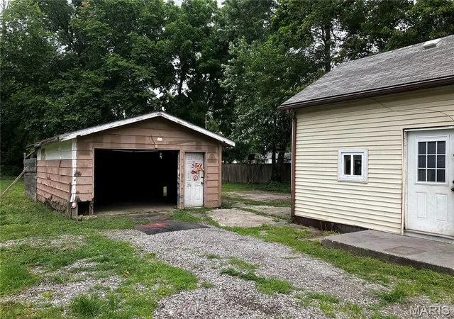 Photo 2 of Single family home for sale at 205 S Walnut St, Du Quoin, IL 62832 | MLS# MIS26048961 | Listing updated on 2026-07-30