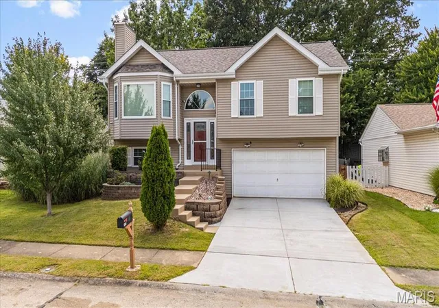 Photo 2 of Sale Pending at 1629 Lynncove Ln, Saint Charles, MO 63303 | MLS# MIS26048968 | Listing updated on 2026-09-29
