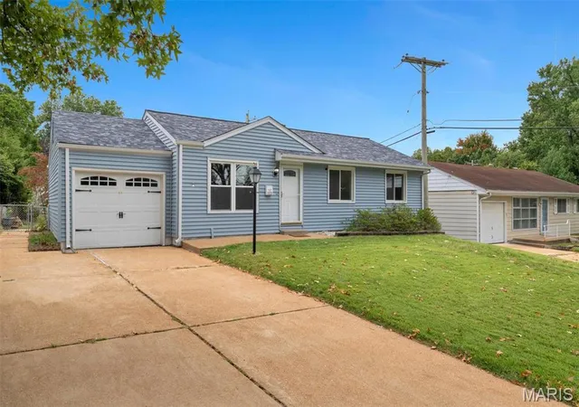 Photo 2 of Single family home for sale at 6320 Ashbury Dr, Saint Louis, MO 63123 | MLS# MIS26048973 | Listing updated on 2026-10-09