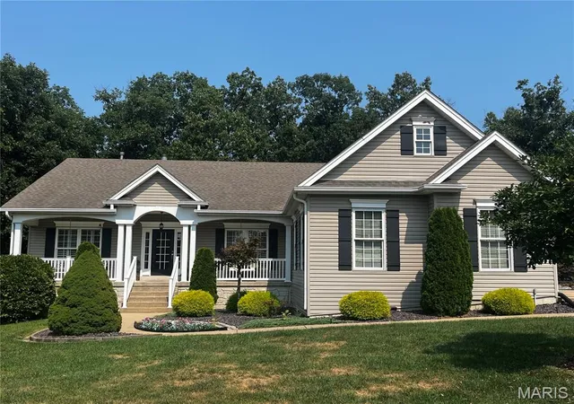Photo 1 of Single family home for sale at 304 Crescent Oak Ct, Wentzville, MO 63385 | MLS# MIS26048978 | Listing updated on 2026-09-14