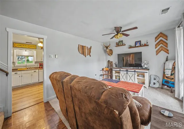 Photo 3 of Single family home for sale at 532 E James Blvd, Saint James, MO 65559 | MLS# MIS26048981 | Listing updated on 2026-09-25