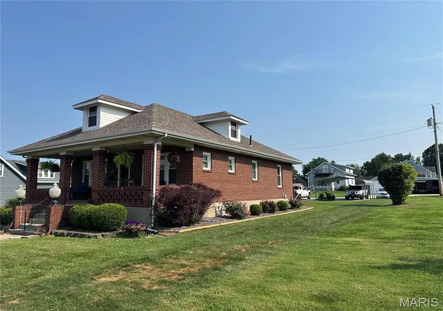Photo 3 of Single family home for sale at 308 E Lincoln Ave, Owensville, MO 65066 | MLS# MIS26048982 | Listing updated on 2026-08-30