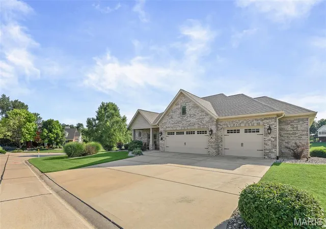 3rd image of 109 Waterfall Ct, Glen Carbon, IL 62034 | MLS# MIS26048991