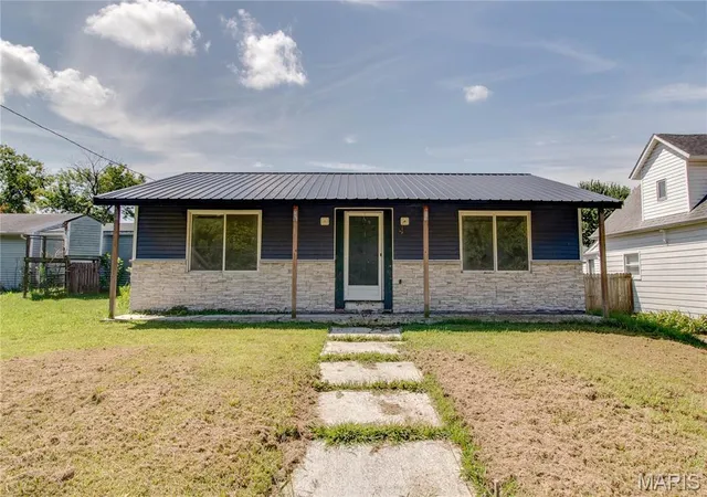Photo 1 of Single family home for sale at 390 Dorsey Rd, Gillespie, IL 62033 | MLS# MIS26048994 | Listing updated on 2026-08-15