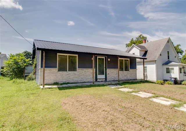 Photo 2 of Single family home for sale at 390 Dorsey Rd, Gillespie, IL 62033 | MLS# MIS26048994 | Listing updated on 2026-08-15