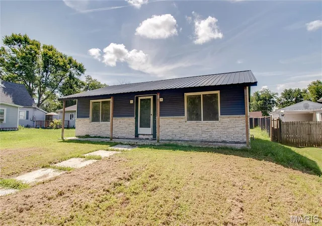 Photo 2 of Single family home for sale at 390 Dorsey Rd, Gillespie, IL 62033 | MLS# MIS26048994 | Listing updated on 2026-08-15